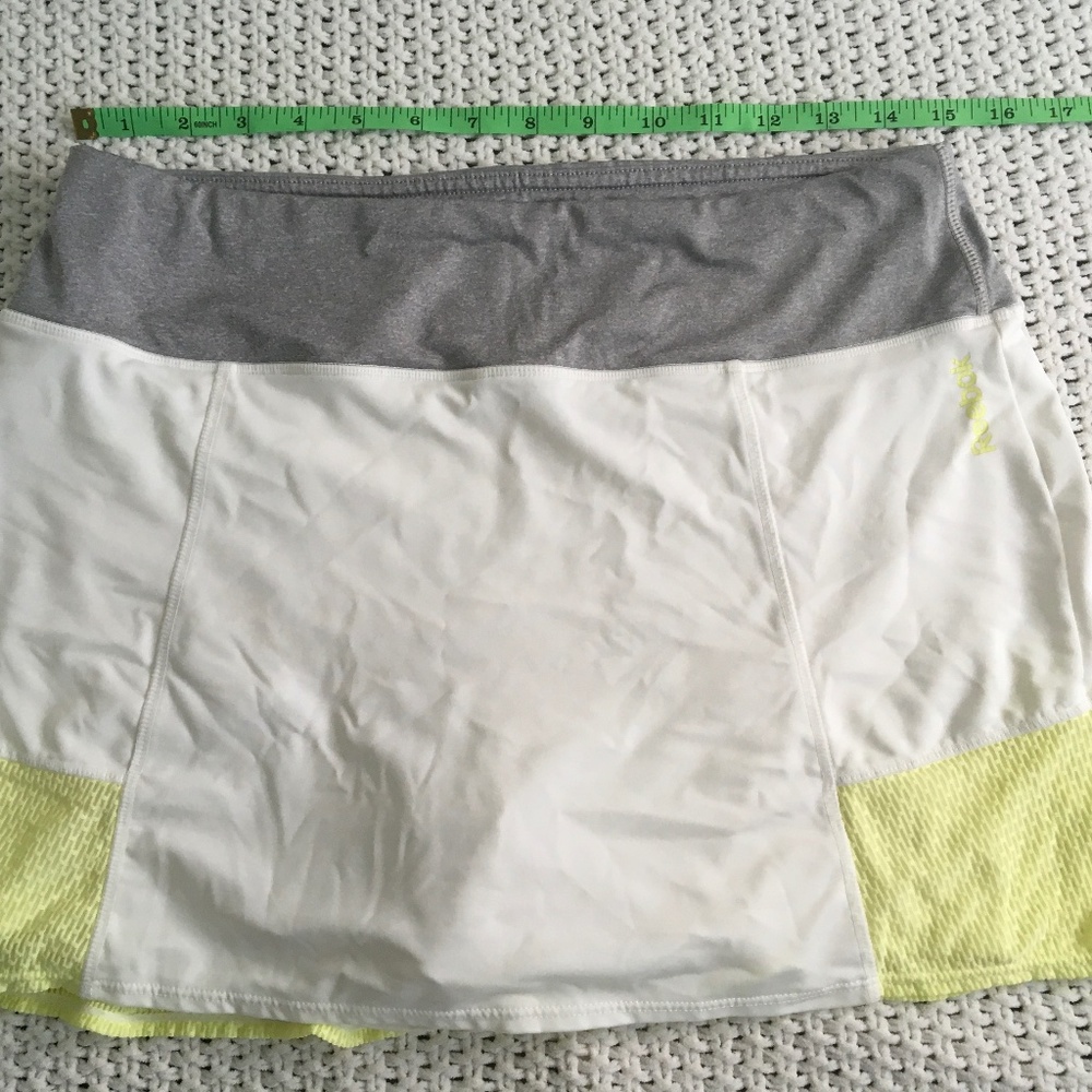 reebok woman's medium tennis/pickleball skort gray and yellow